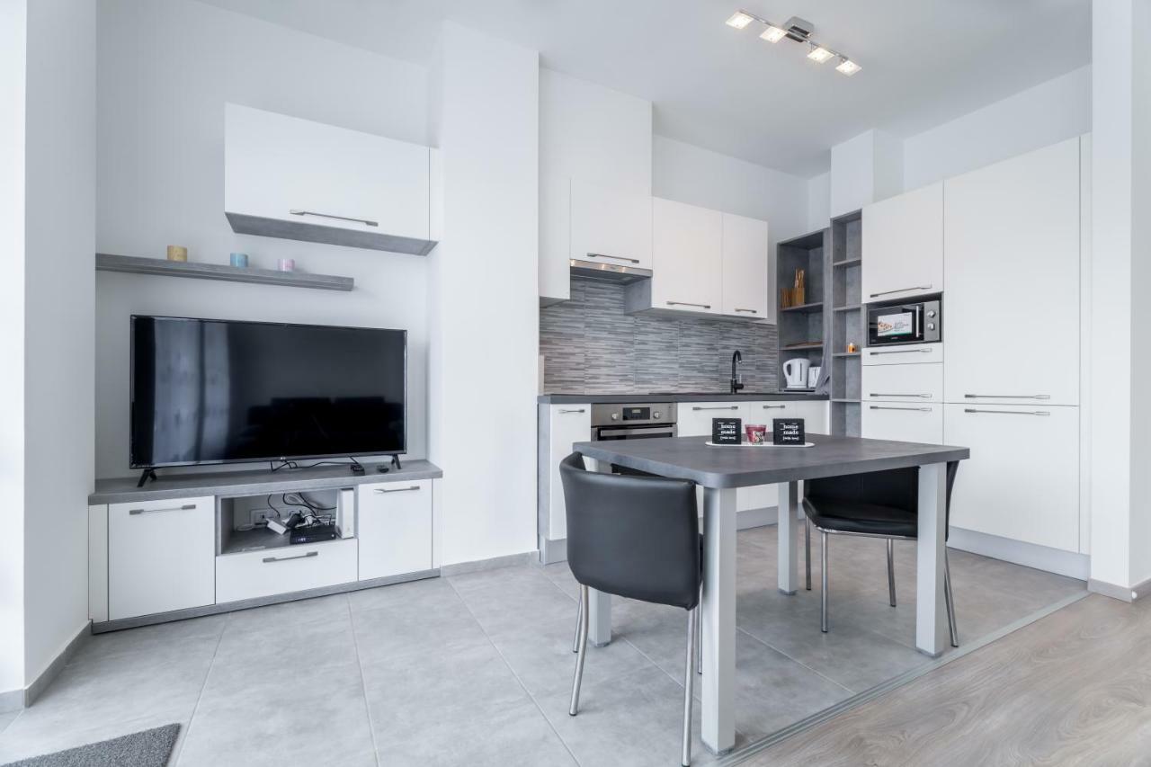 Bpr Chic White Home With Terrace & A/C & Garage Budapeşte Dış mekan fotoğraf