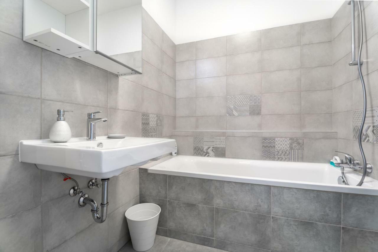 Bpr Chic White Home With Terrace & A/C & Garage Budapeşte Dış mekan fotoğraf